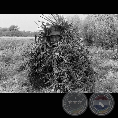 INDÍGENAS DEL PARAGUAY - Fotografía en blanco y negro de Juan Britos